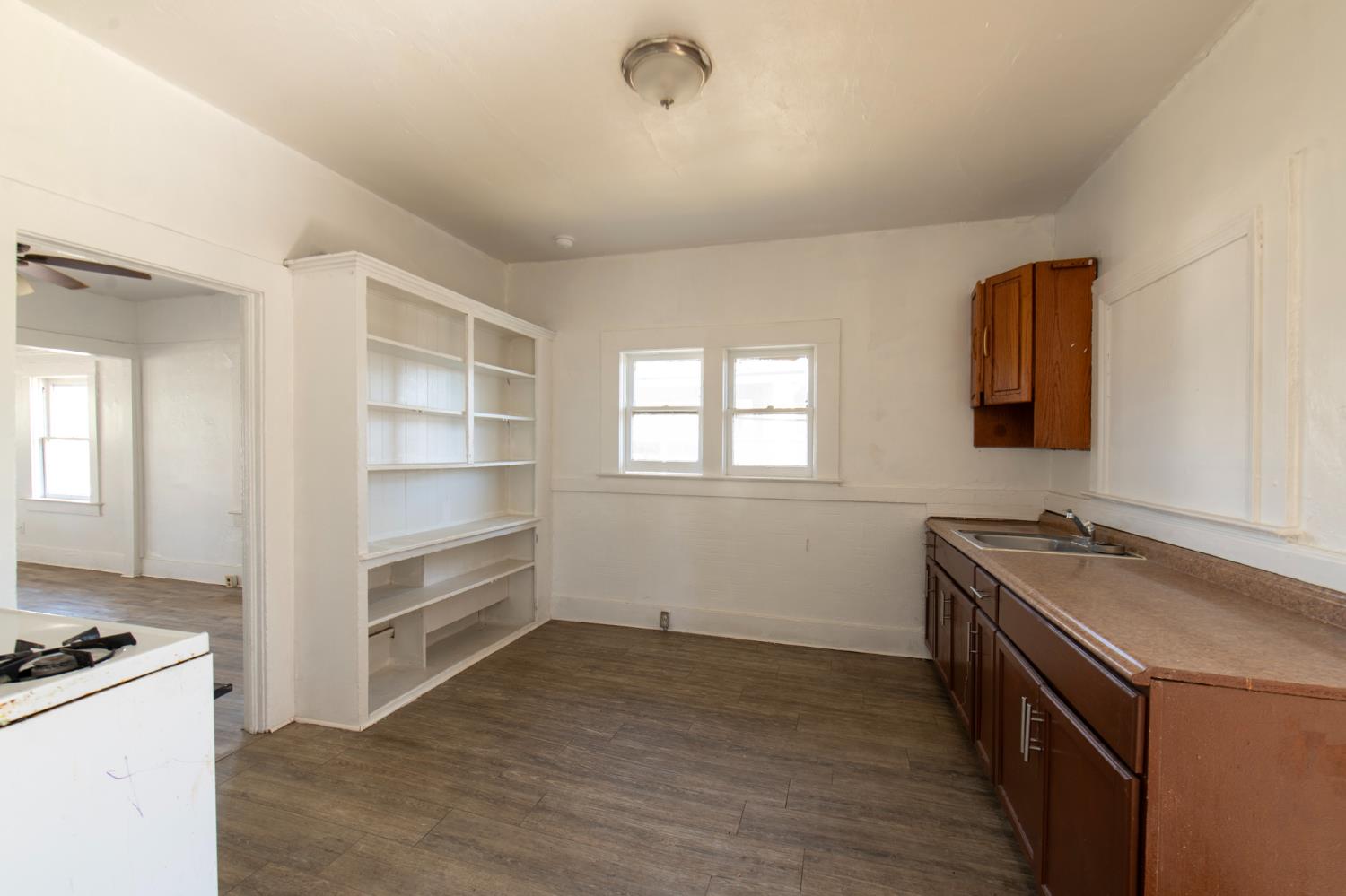 1107 O St, Sanger, CA 93657