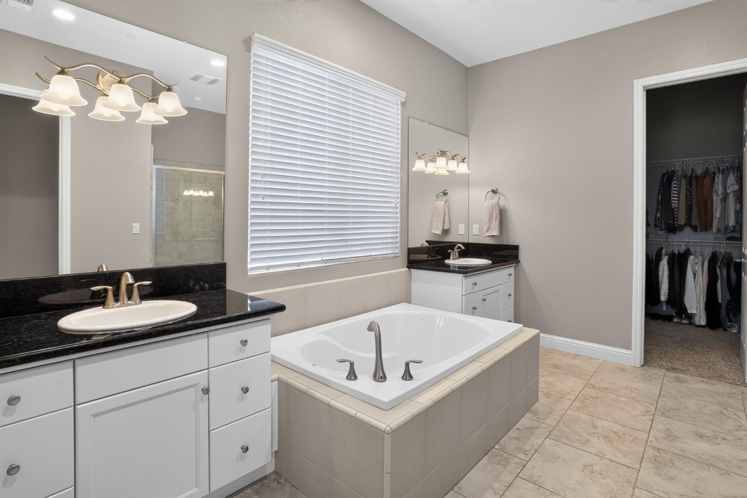 3586 Junipero Ave, Clovis, CA 93619