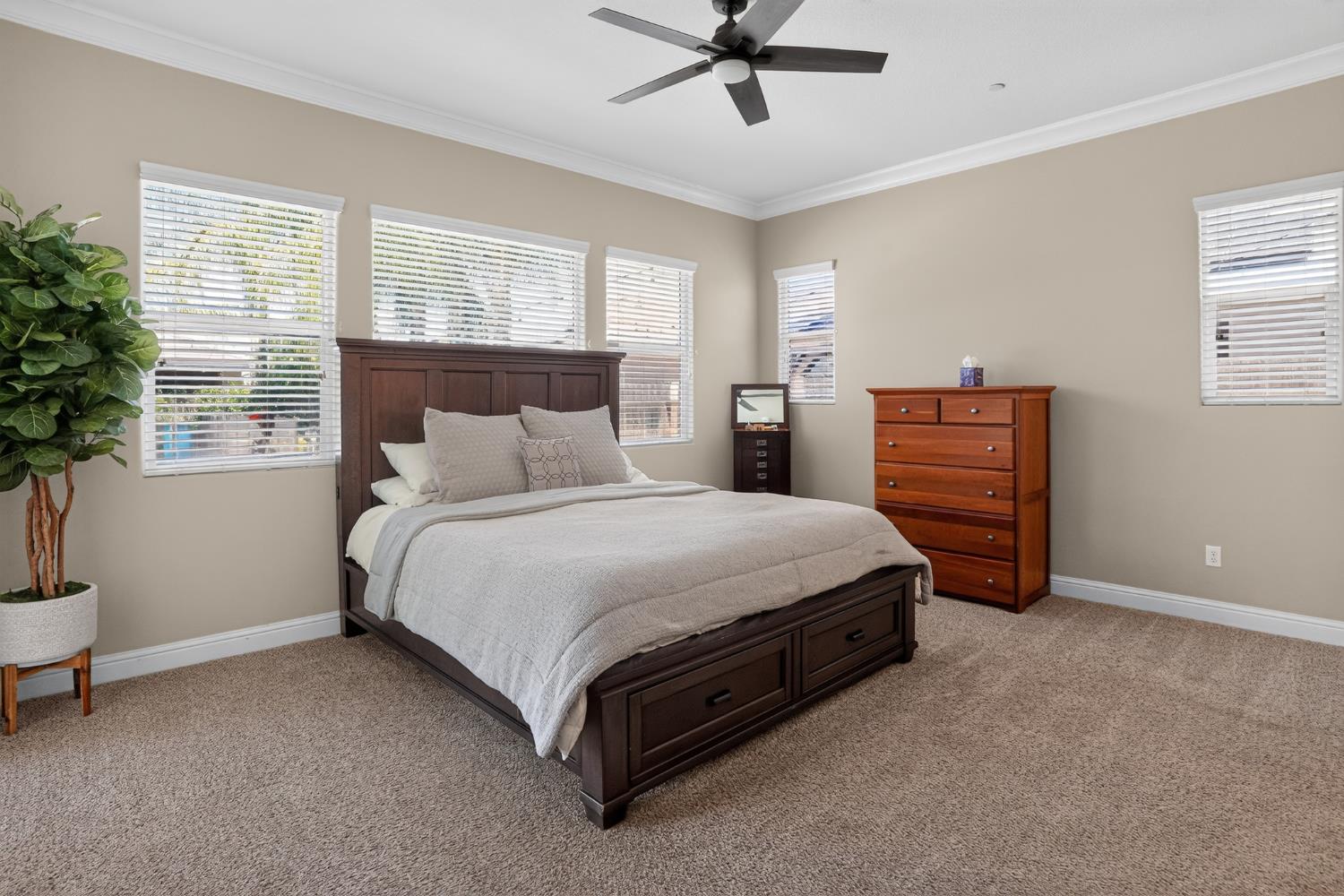 3586 Junipero Ave, Clovis, CA 93619