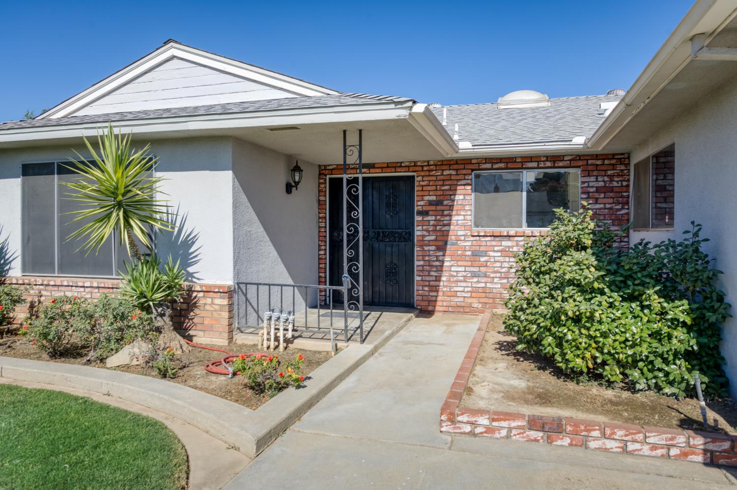 6544 N Barton Ave, Fresno, CA 93710