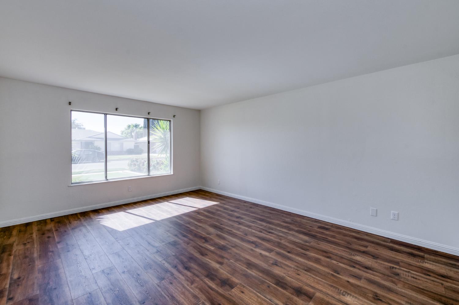 6544 N Barton Ave, Fresno, CA 93710
