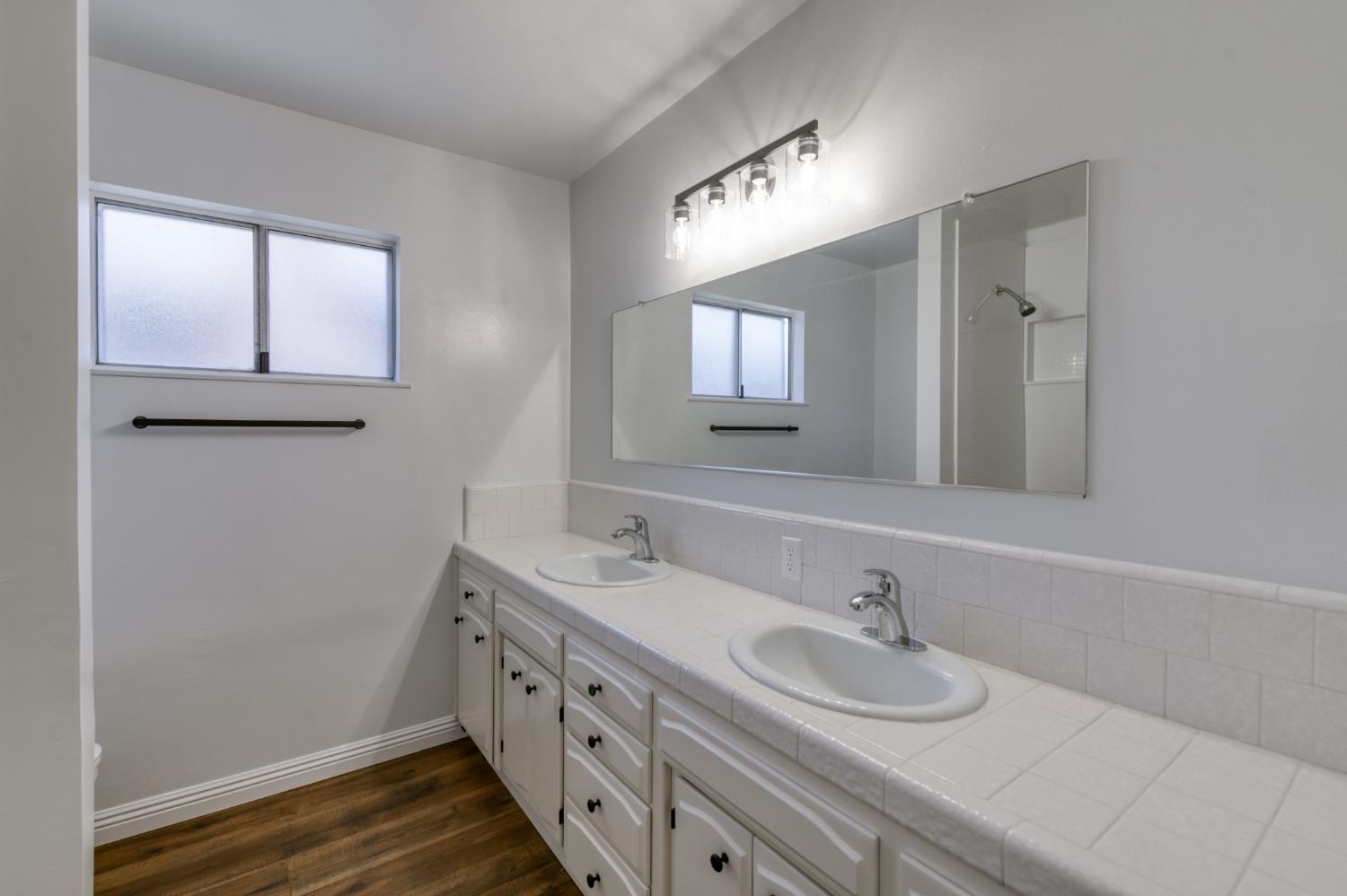 6544 N Barton Ave, Fresno, CA 93710