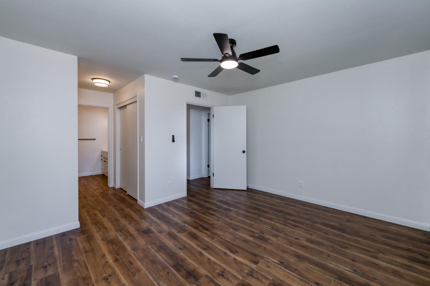 6544 N Barton Ave, Fresno, CA 93710