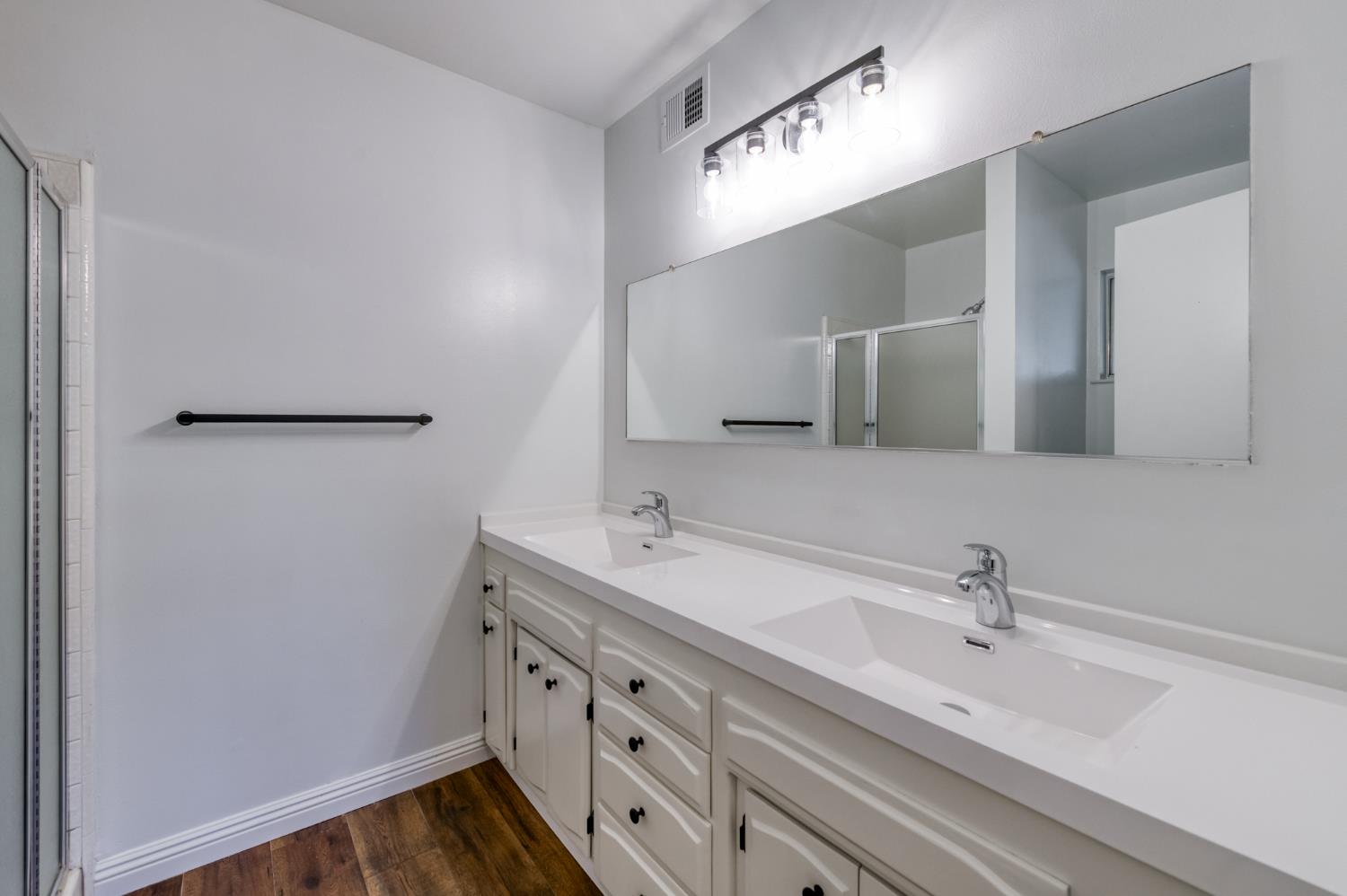 6544 N Barton Ave, Fresno, CA 93710