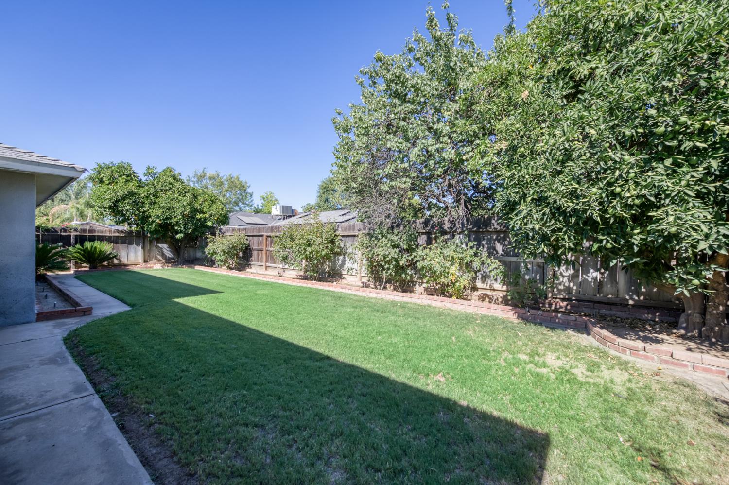 6544 N Barton Ave, Fresno, CA 93710