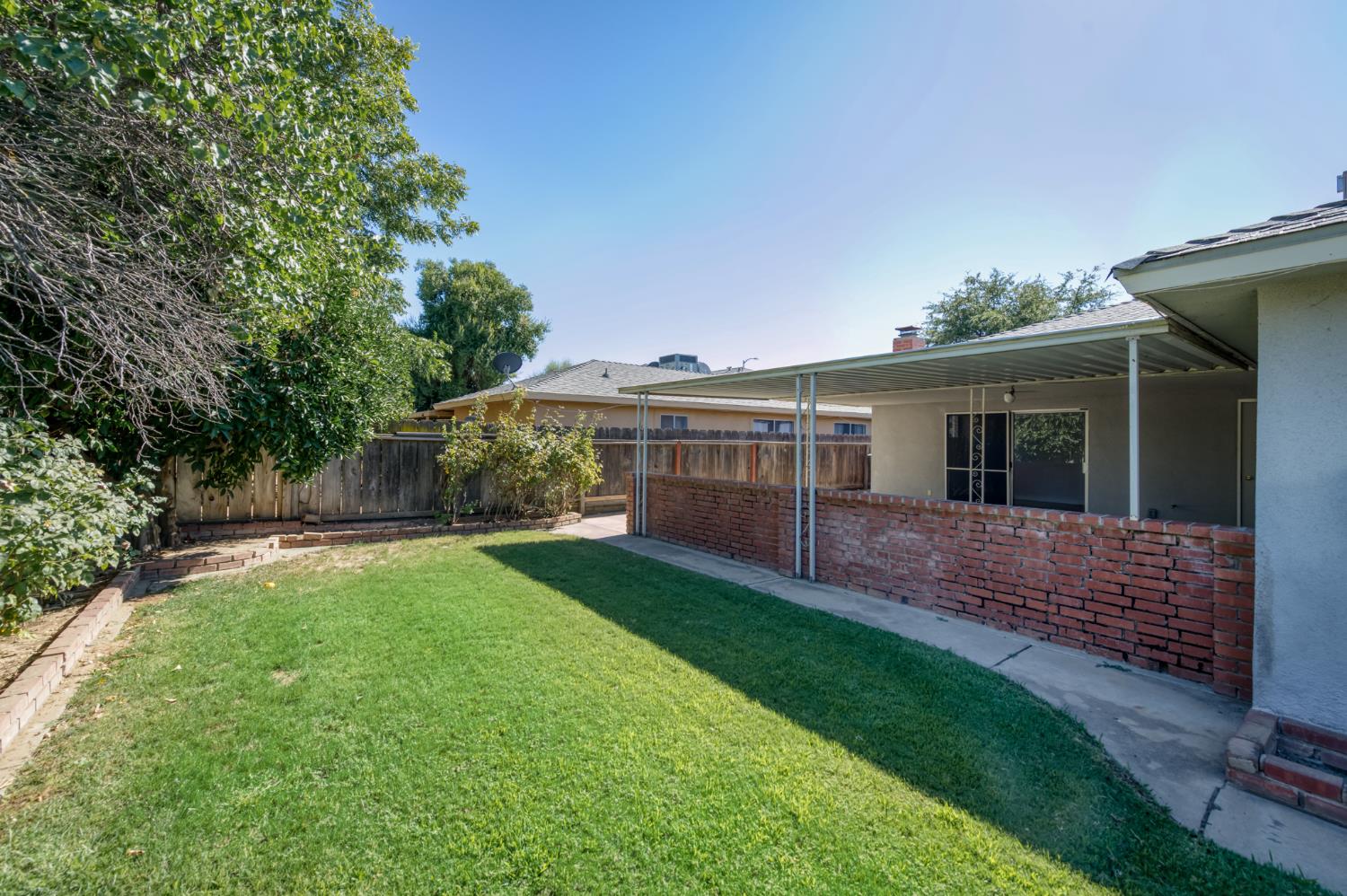 6544 N Barton Ave, Fresno, CA 93710
