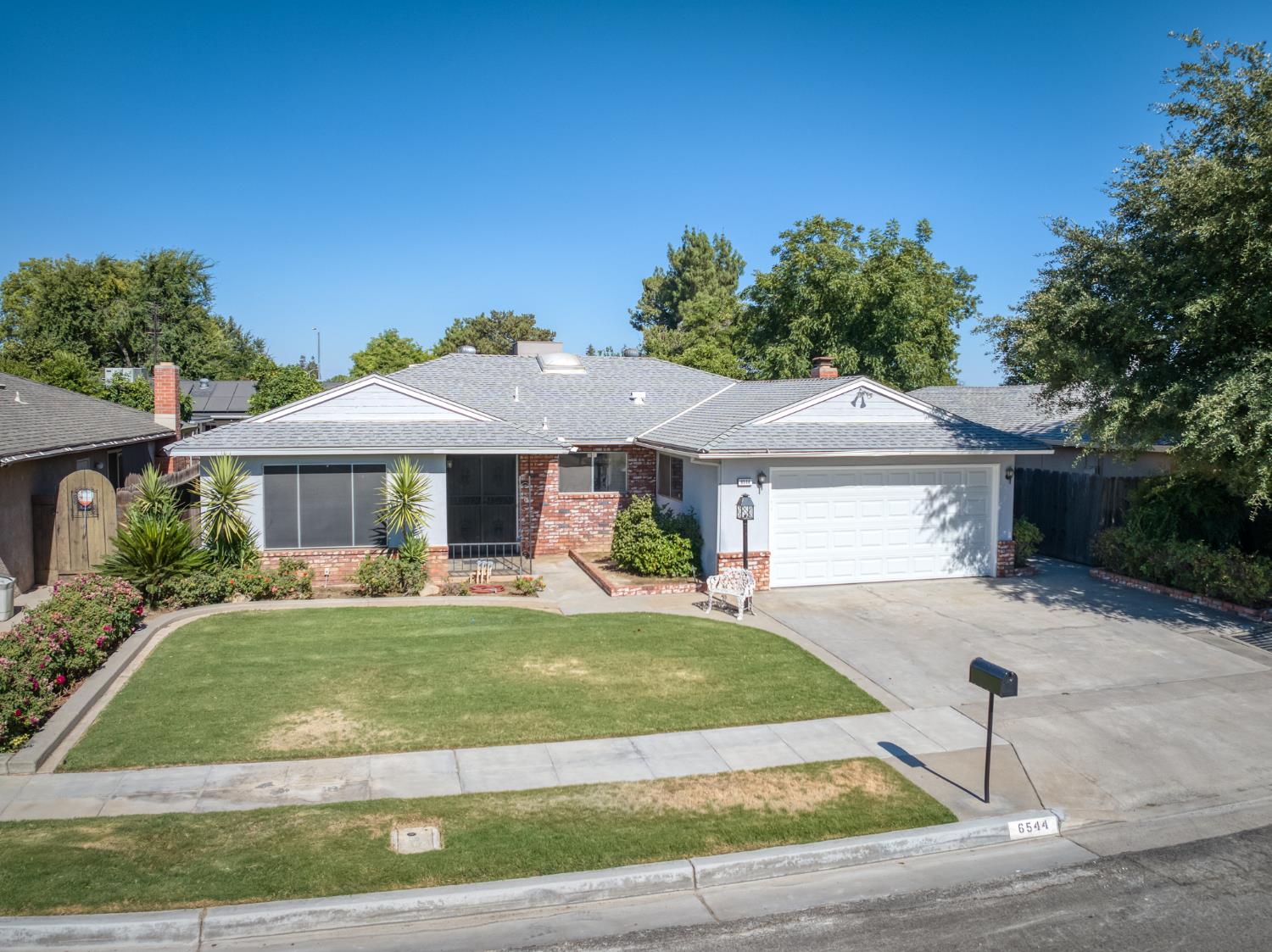6544 N Barton Ave, Fresno, CA 93710