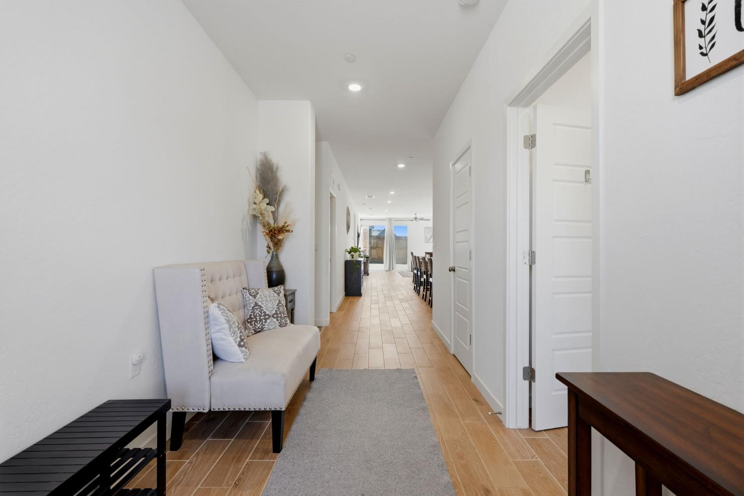 530 Baylor Dr, Lemoore, CA 93245