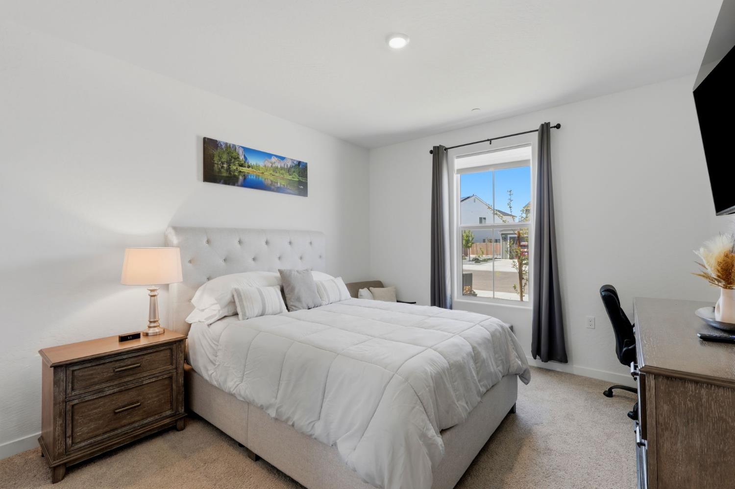 530 Baylor Dr, Lemoore, CA 93245
