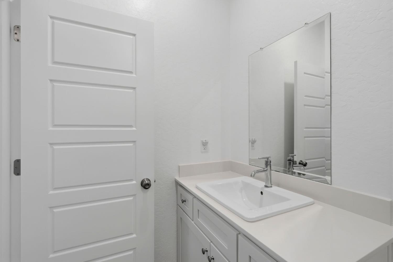 530 Baylor Dr, Lemoore, CA 93245