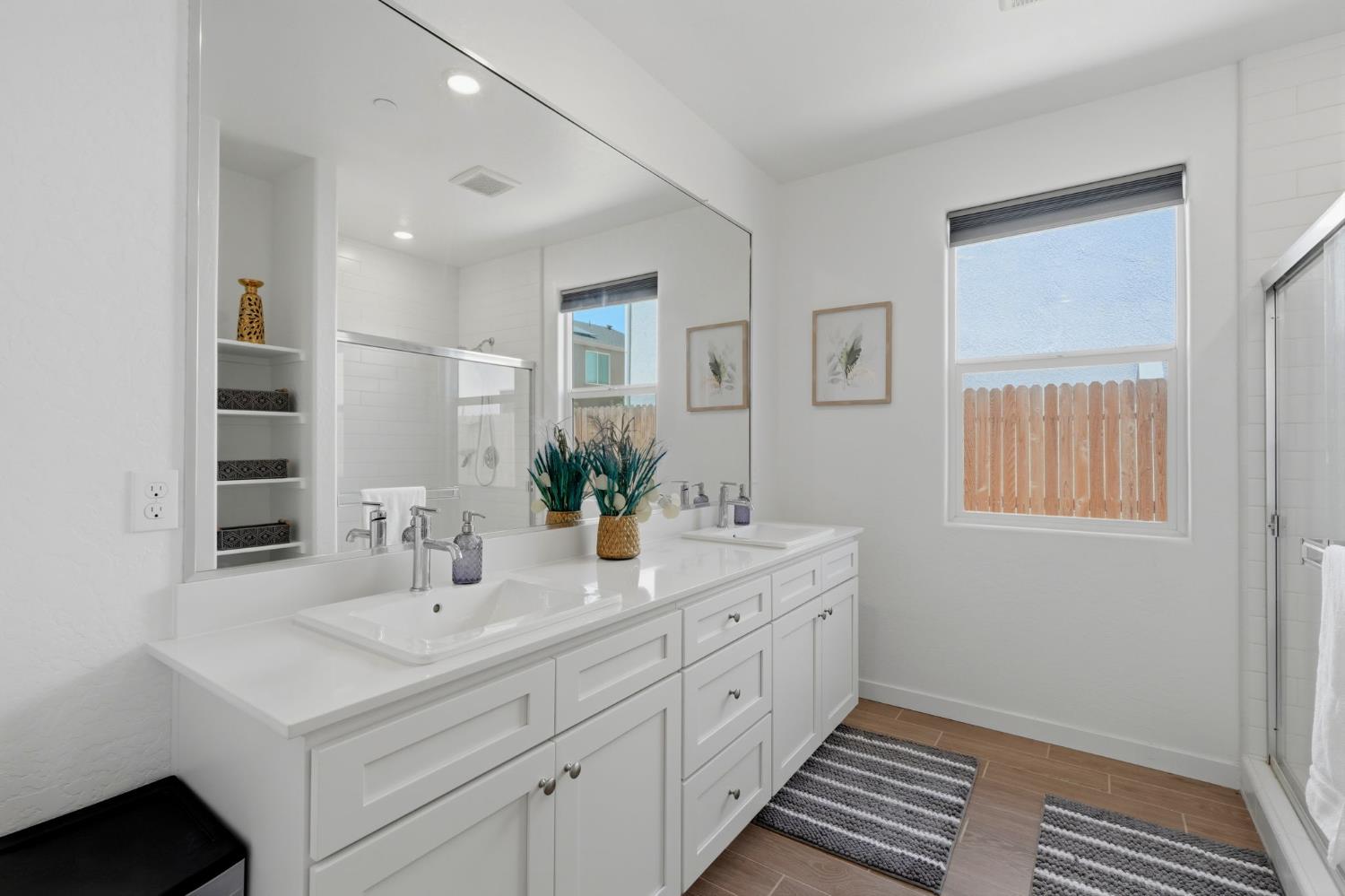 530 Baylor Dr, Lemoore, CA 93245