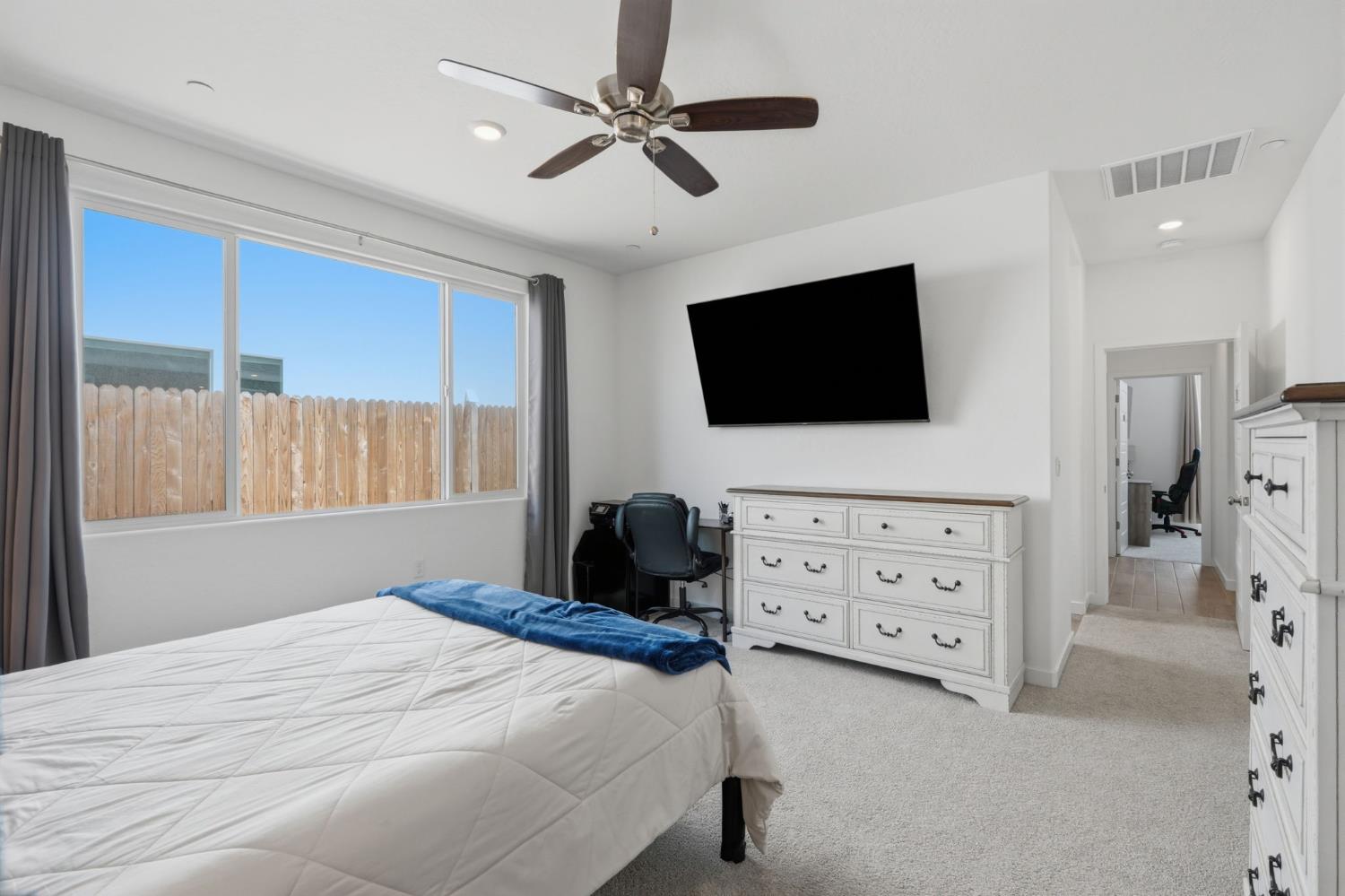 530 Baylor Dr, Lemoore, CA 93245