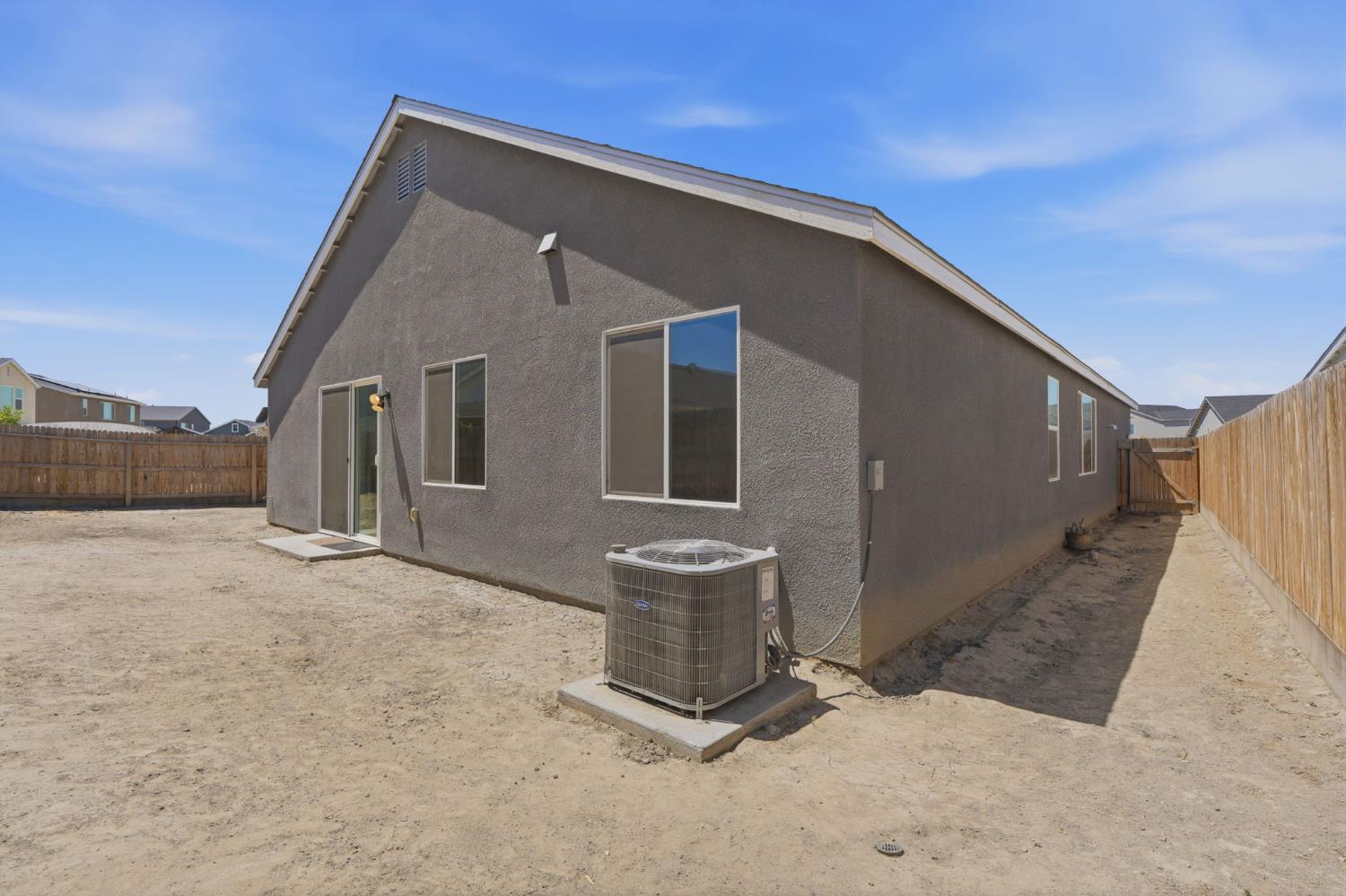 530 Baylor Dr, Lemoore, CA 93245