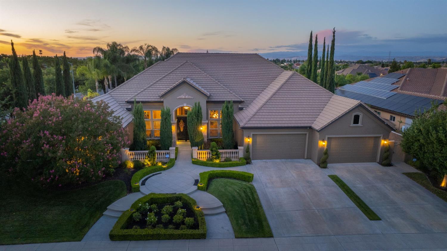 2016 E Sawgrass Ave, Fresno, CA 93730