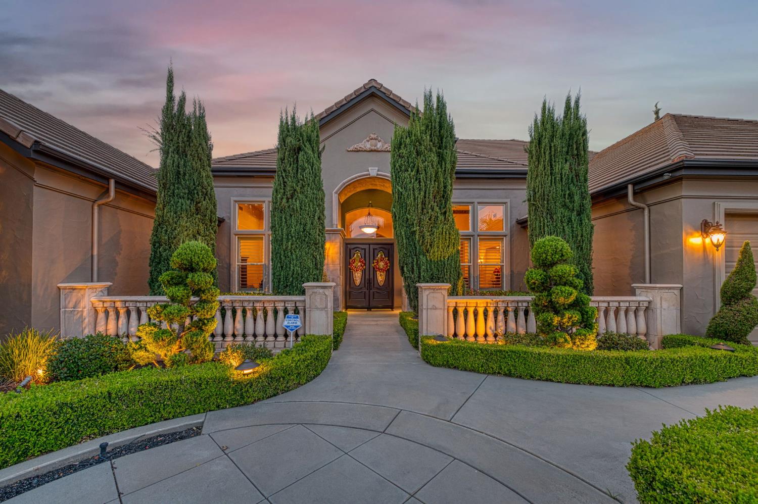 2016 E Sawgrass Ave, Fresno, CA 93730