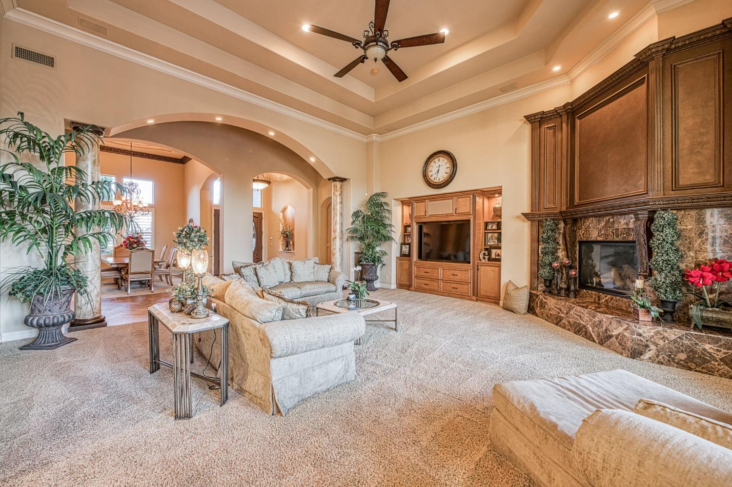 2016 E Sawgrass Ave, Fresno, CA 93730