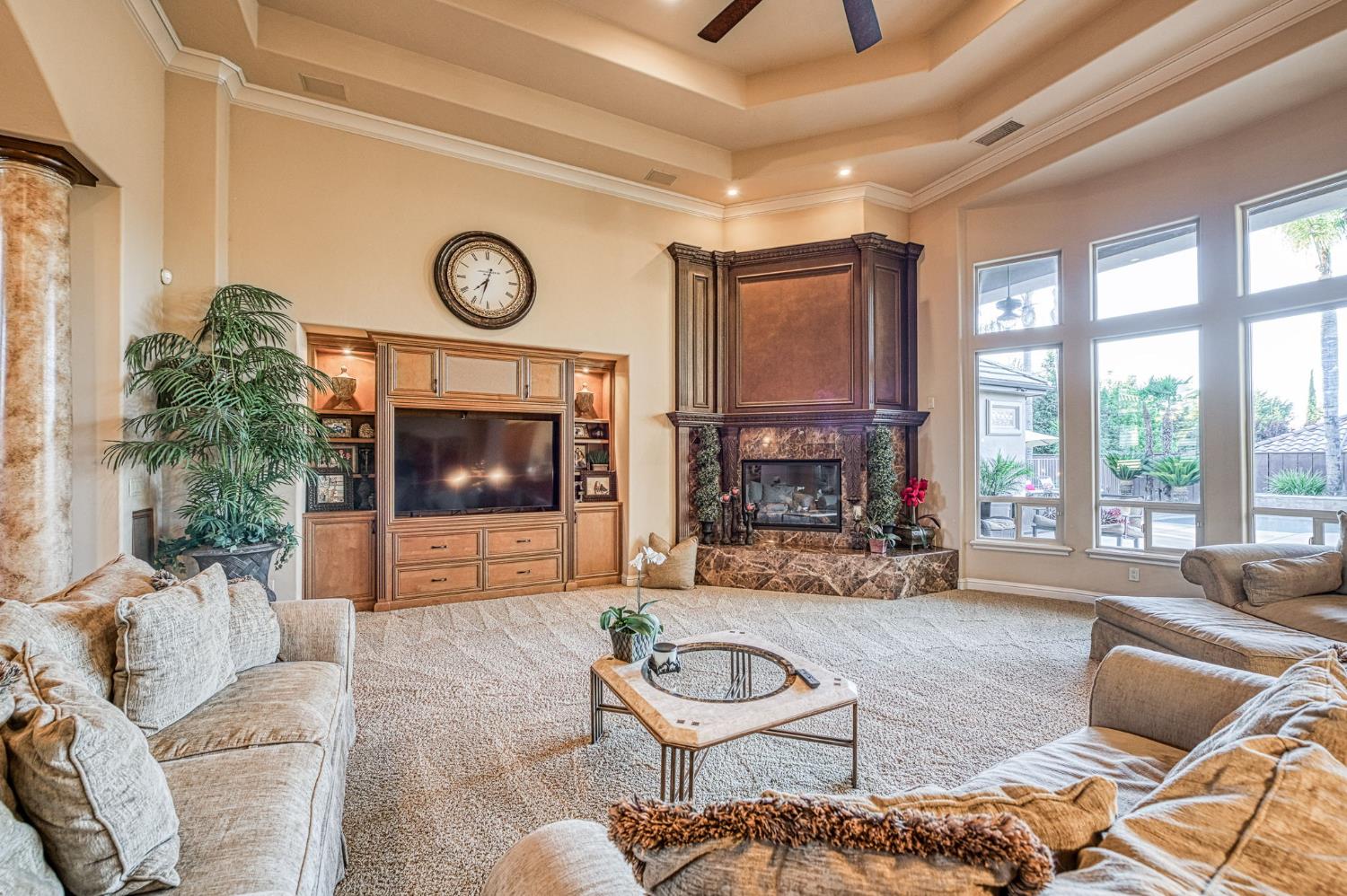 2016 E Sawgrass Ave, Fresno, CA 93730