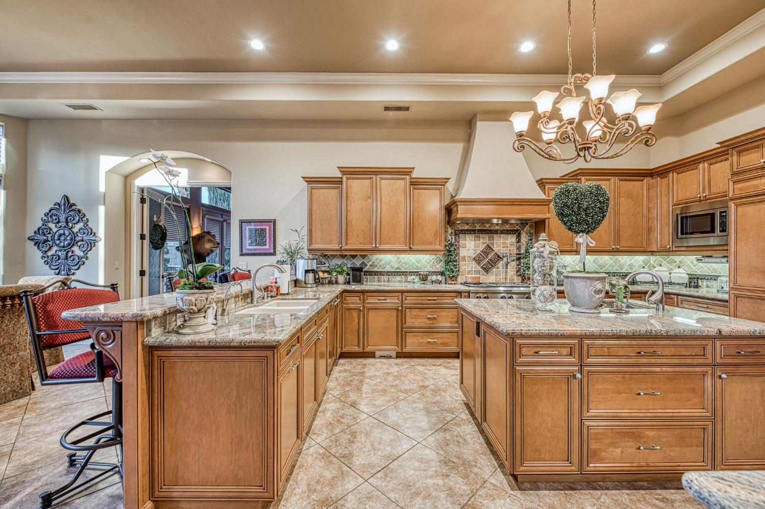 2016 E Sawgrass Ave, Fresno, CA 93730