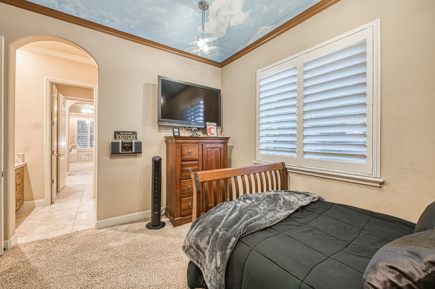 2016 E Sawgrass Ave, Fresno, CA 93730