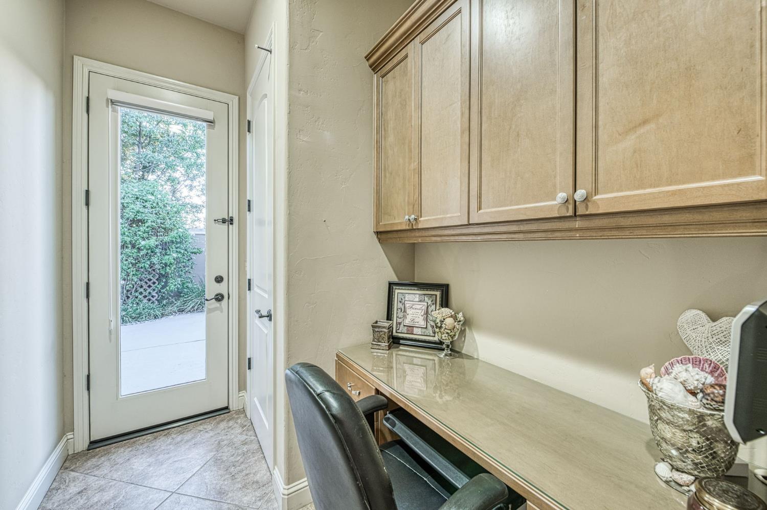 2016 E Sawgrass Ave, Fresno, CA 93730