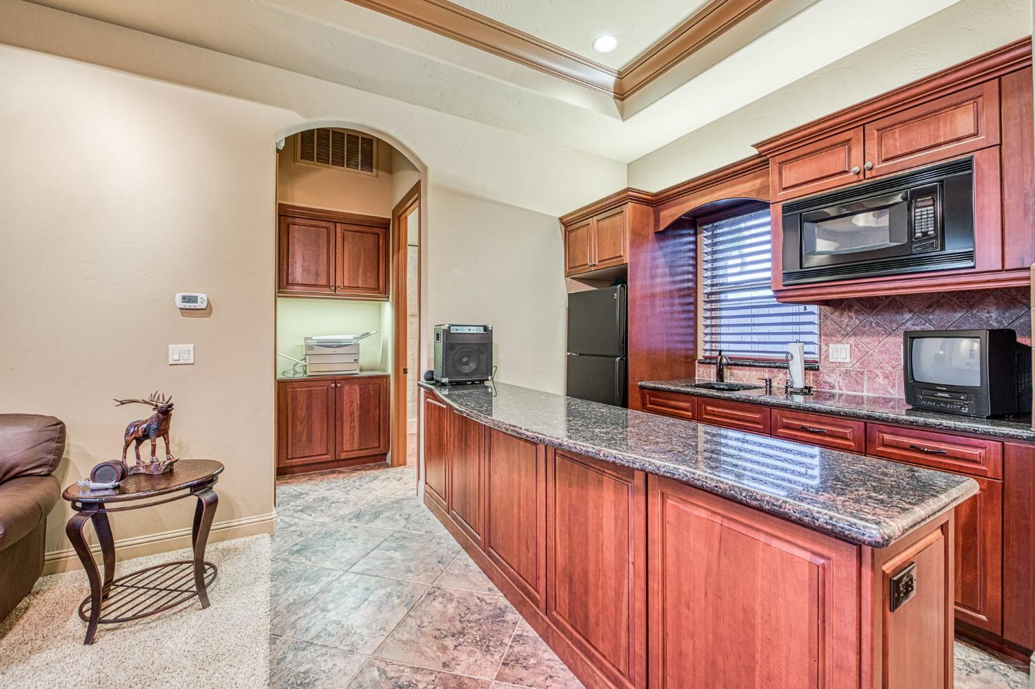 2016 E Sawgrass Ave, Fresno, CA 93730