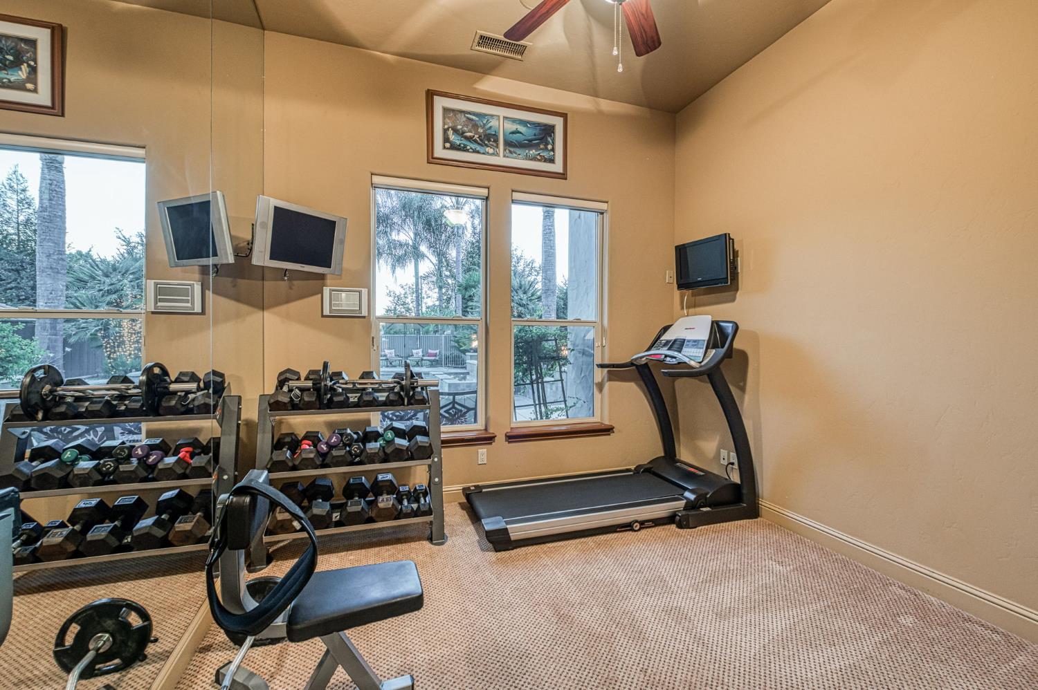 2016 E Sawgrass Ave, Fresno, CA 93730