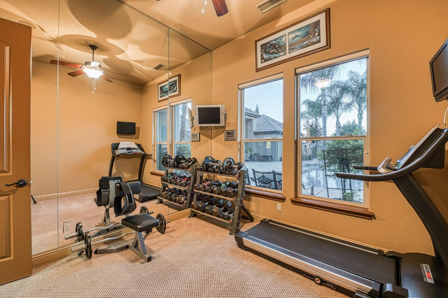 2016 E Sawgrass Ave, Fresno, CA 93730