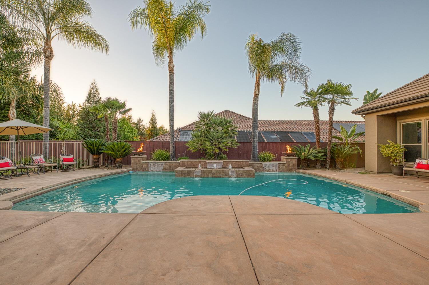 2016 E Sawgrass Ave, Fresno, CA 93730