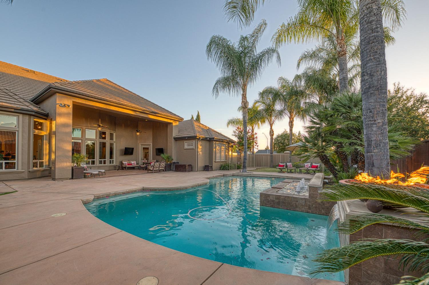 2016 E Sawgrass Ave, Fresno, CA 93730