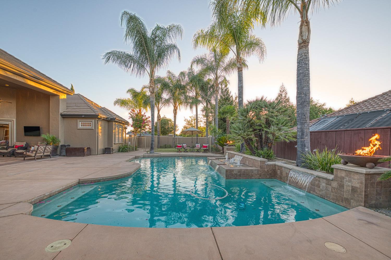 2016 E Sawgrass Ave, Fresno, CA 93730