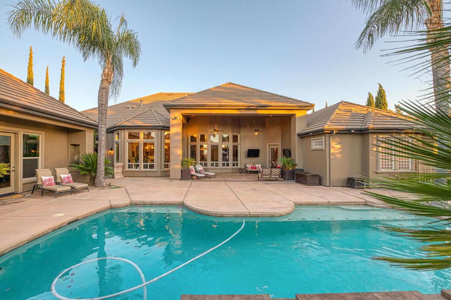 2016 E Sawgrass Ave, Fresno, CA 93730
