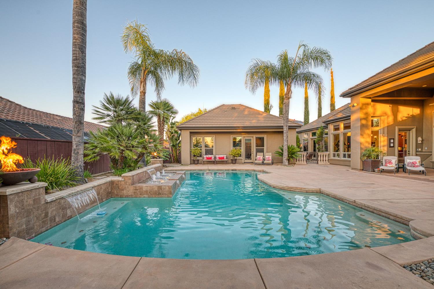 2016 E Sawgrass Ave, Fresno, CA 93730