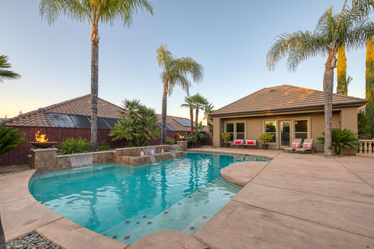 2016 E Sawgrass Ave, Fresno, CA 93730