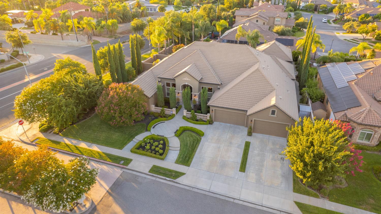 2016 E Sawgrass Ave, Fresno, CA 93730