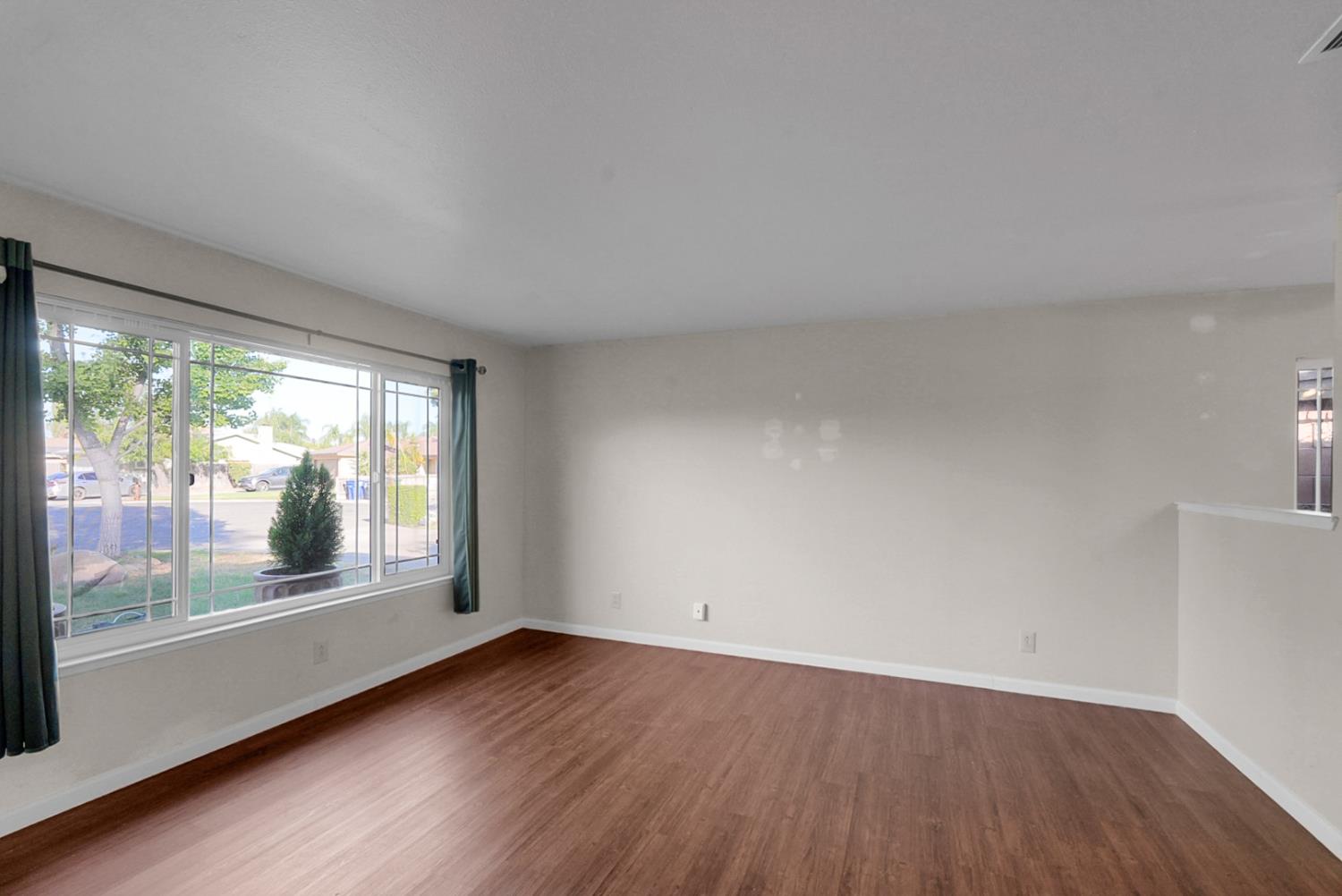 543 Autumn Ct, Madera, CA 93637