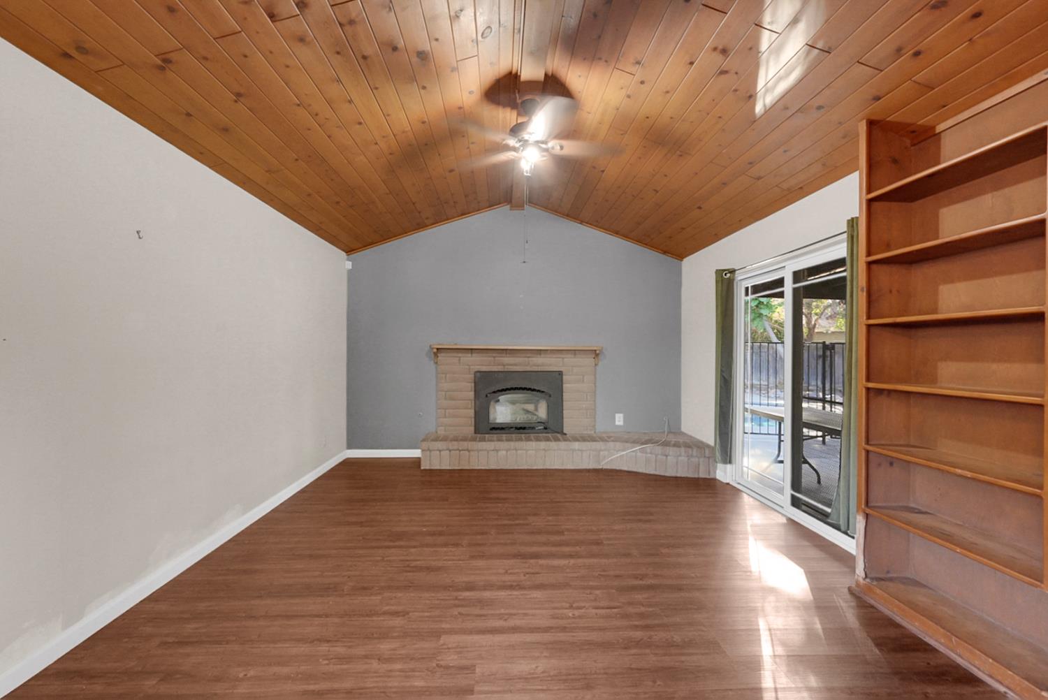 543 Autumn Ct, Madera, CA 93637