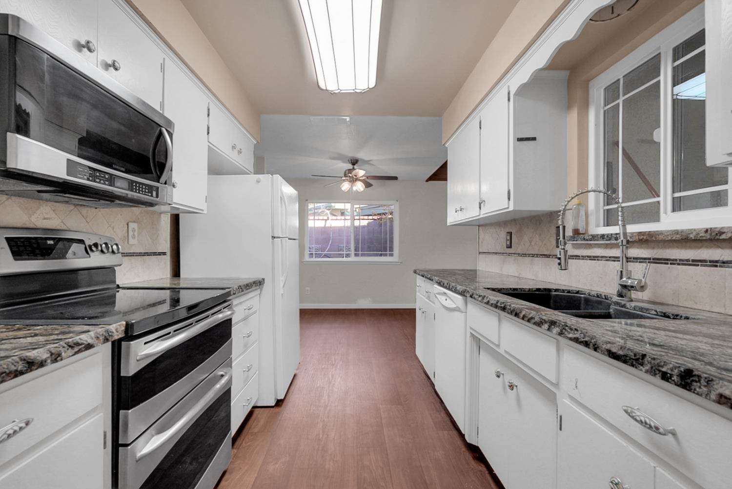 543 Autumn Ct, Madera, CA 93637