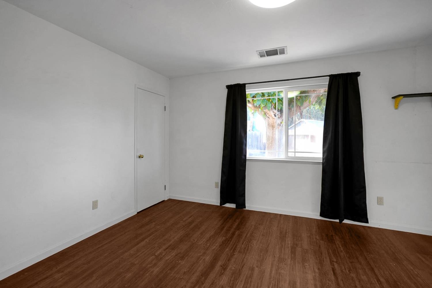 543 Autumn Ct, Madera, CA 93637