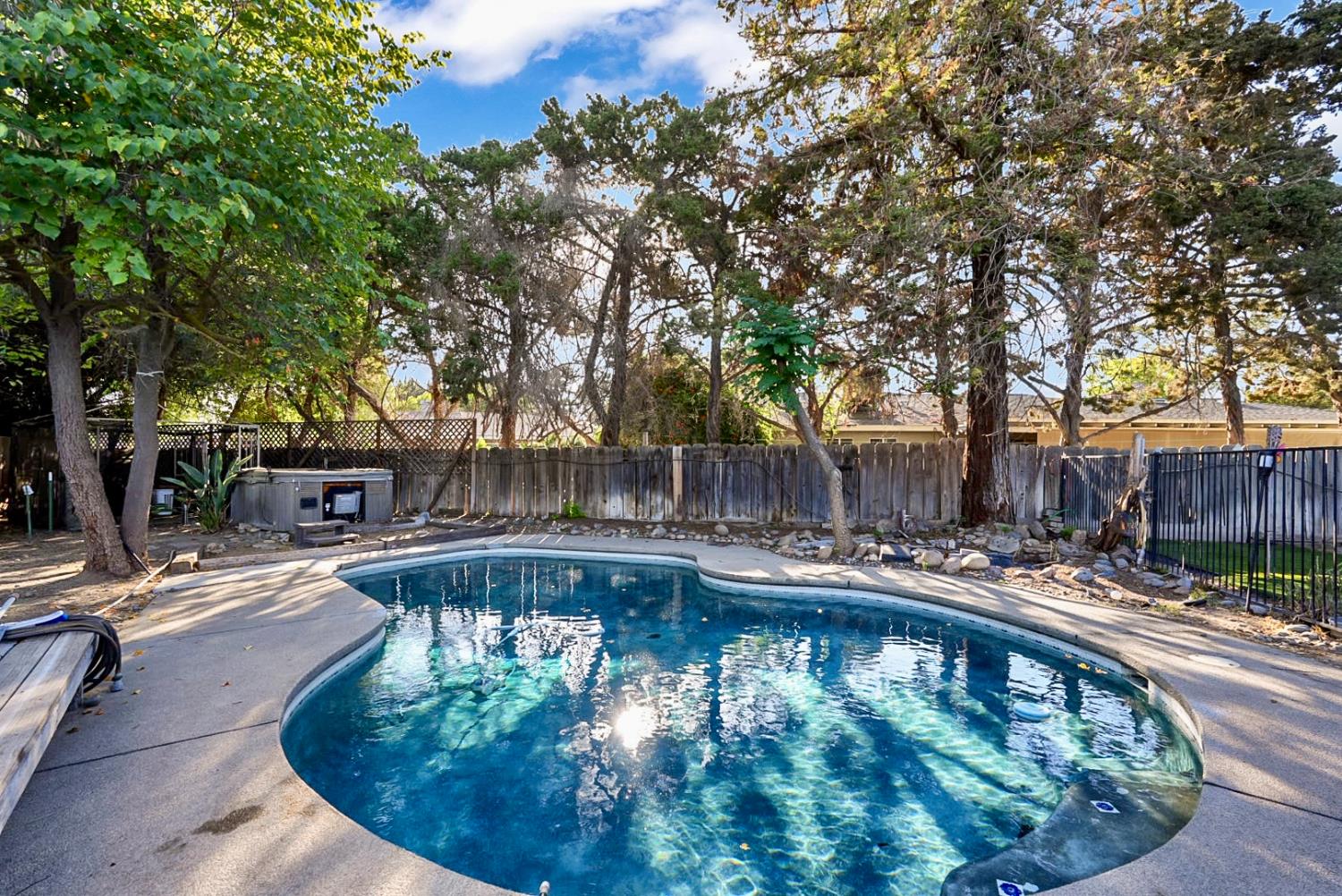 543 Autumn Ct, Madera, CA 93637