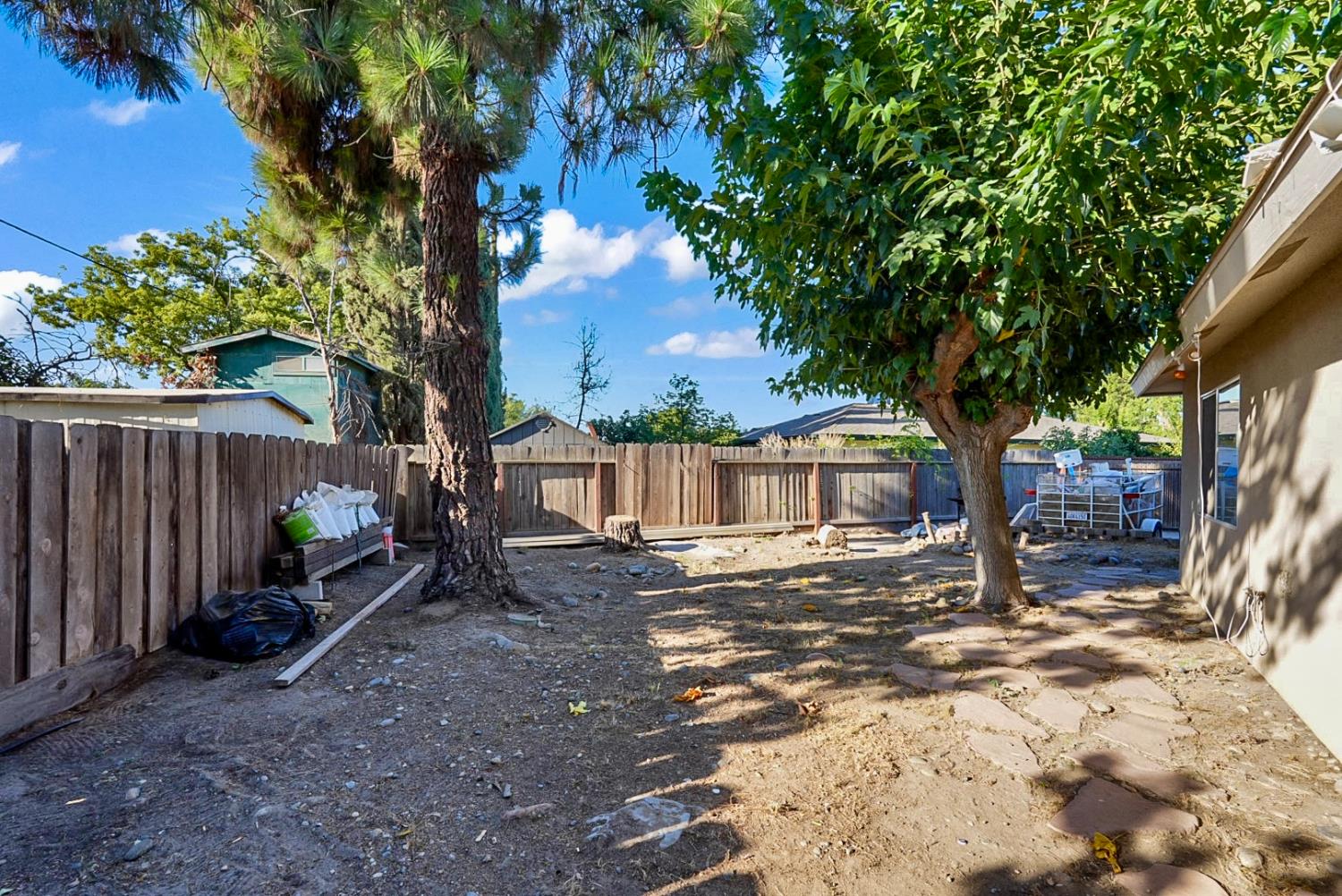 543 Autumn Ct, Madera, CA 93637