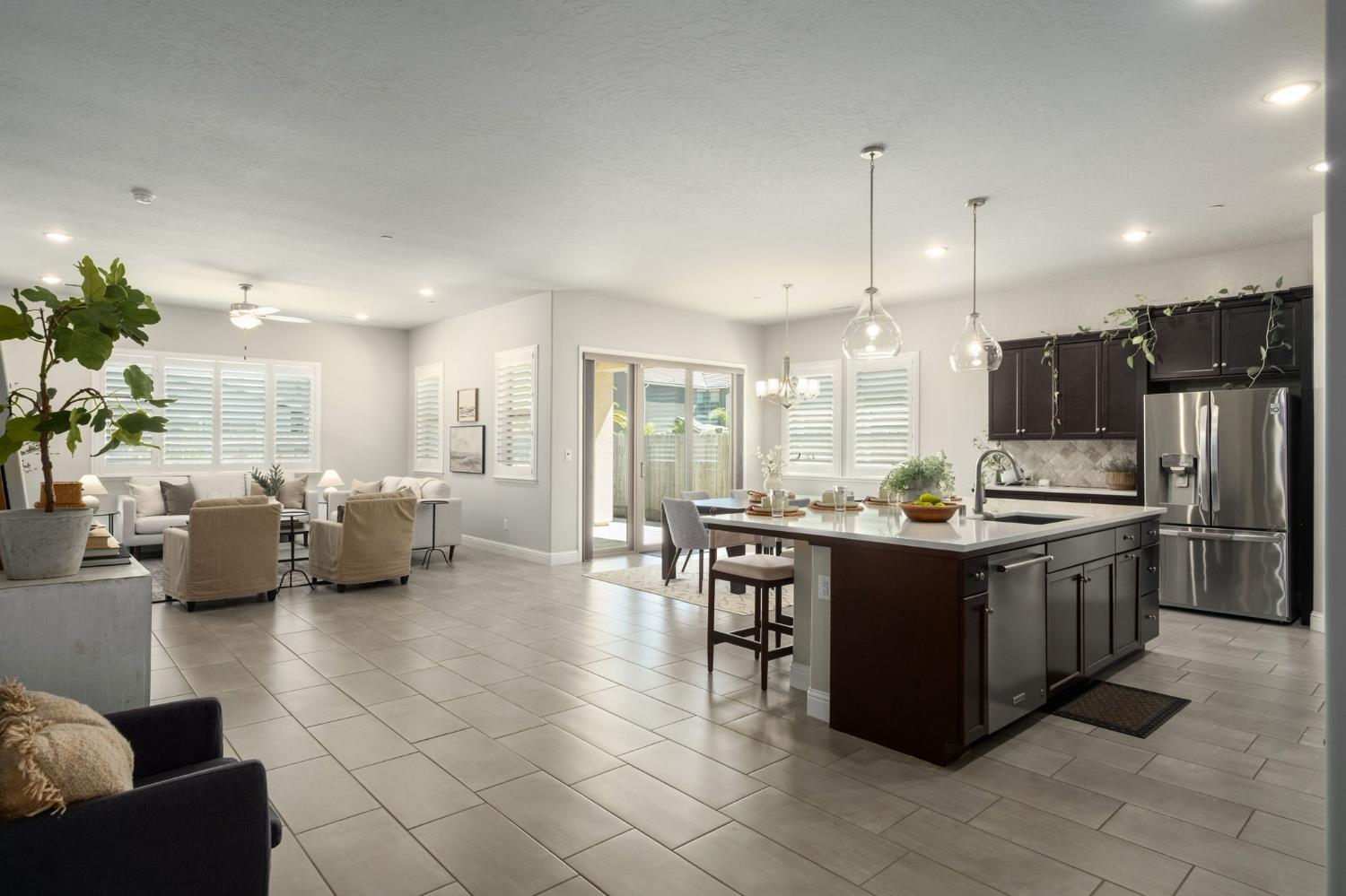 11298 N Via San Toma Dr, Fresno, CA 93730