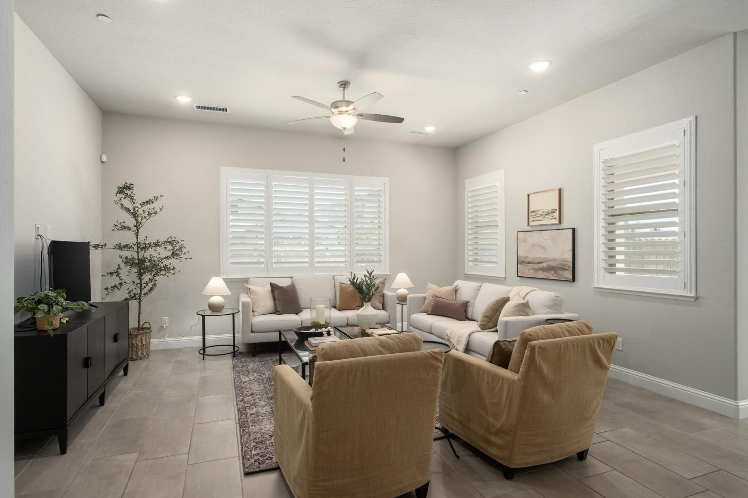 11298 N Via San Toma Dr, Fresno, CA 93730