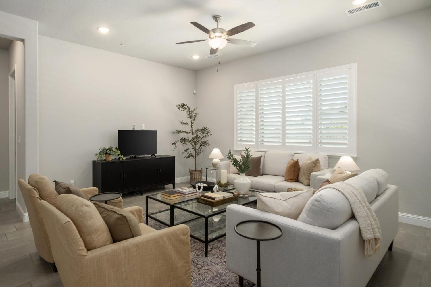11298 N Via San Toma Dr, Fresno, CA 93730