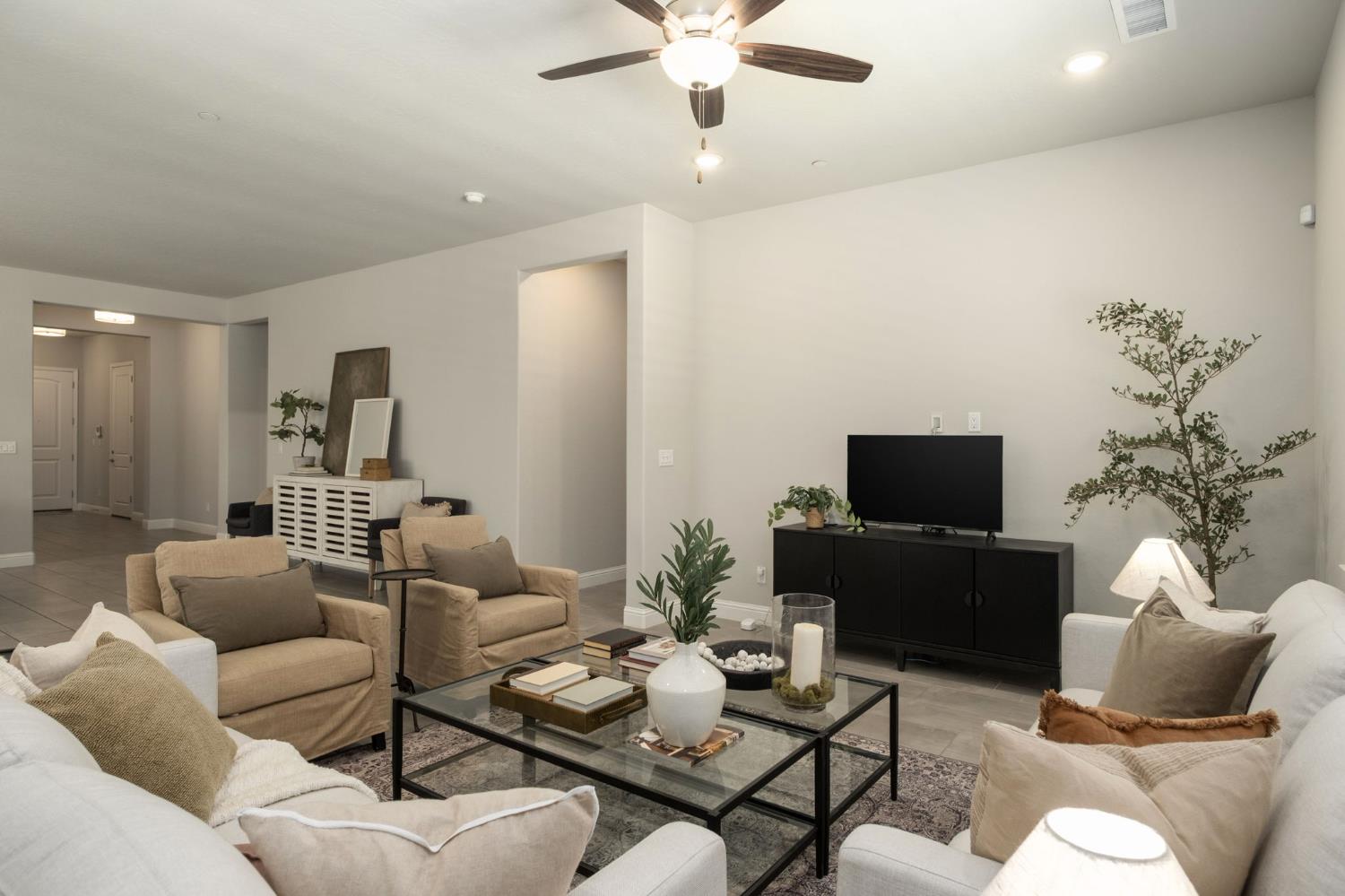 11298 N Via San Toma Dr, Fresno, CA 93730