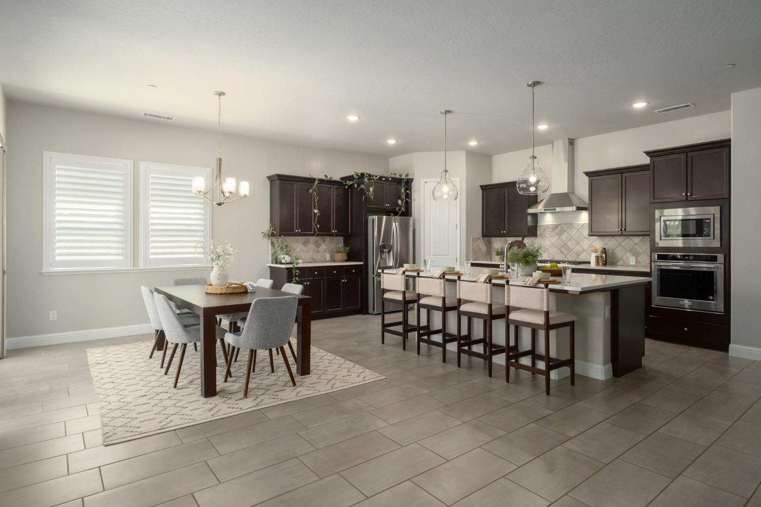 11298 N Via San Toma Dr, Fresno, CA 93730