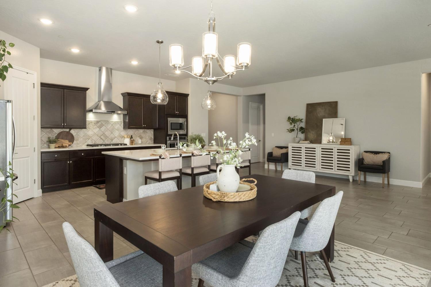 11298 N Via San Toma Dr, Fresno, CA 93730