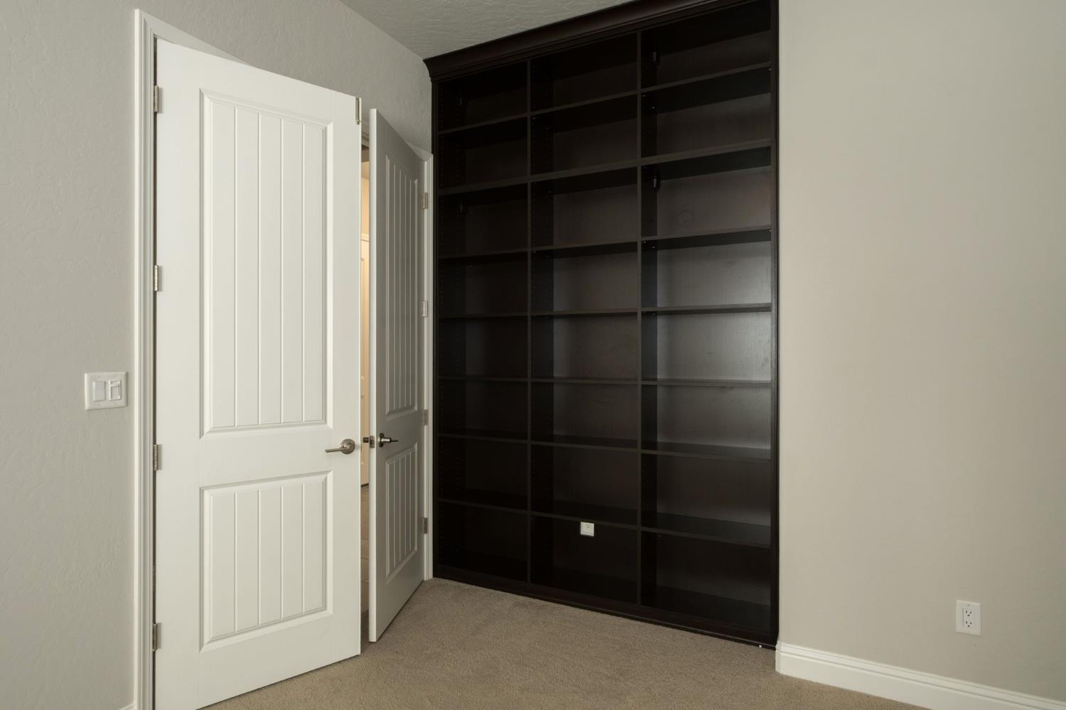 11298 N Via San Toma Dr, Fresno, CA 93730