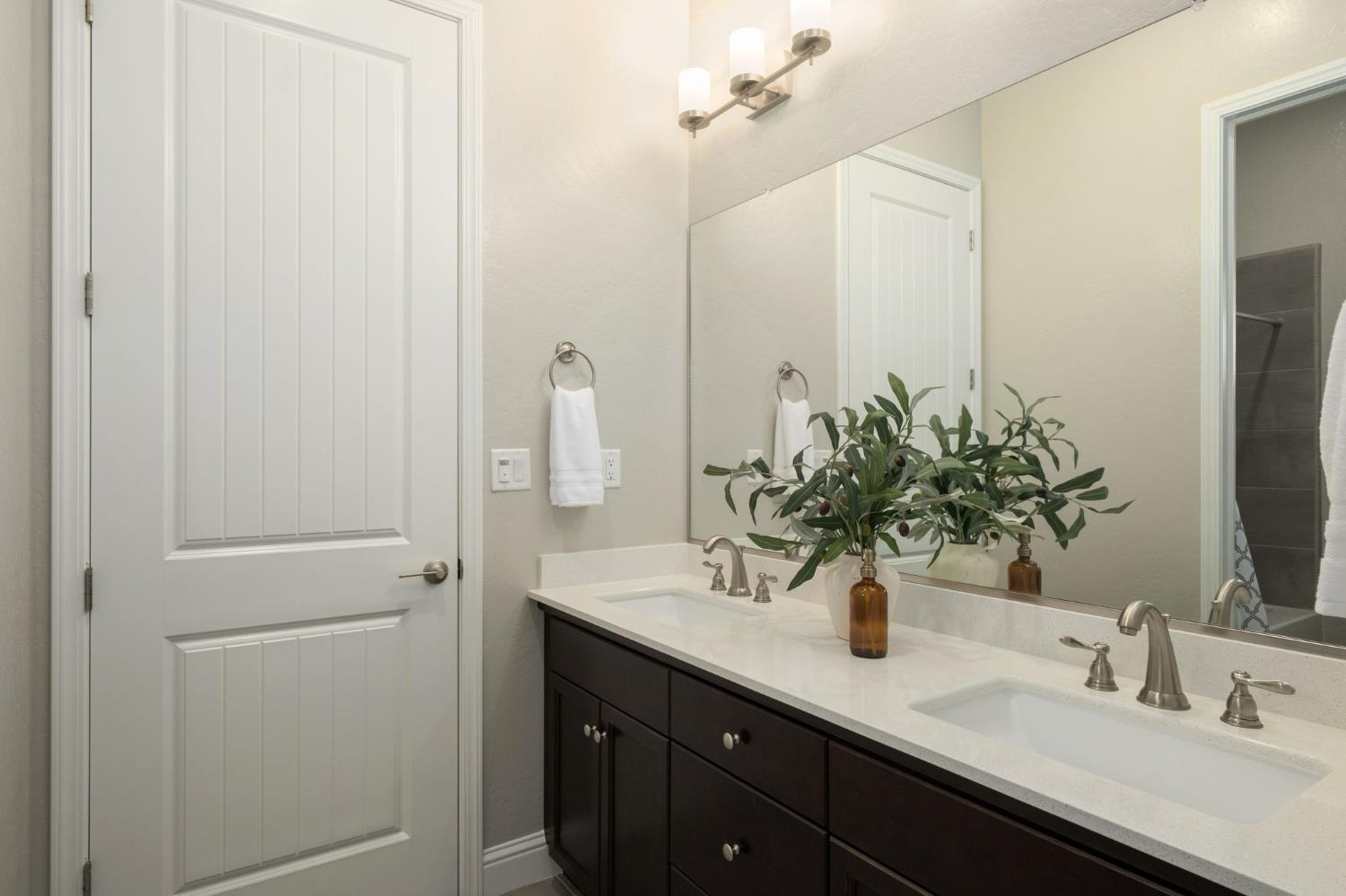 11298 N Via San Toma Dr, Fresno, CA 93730