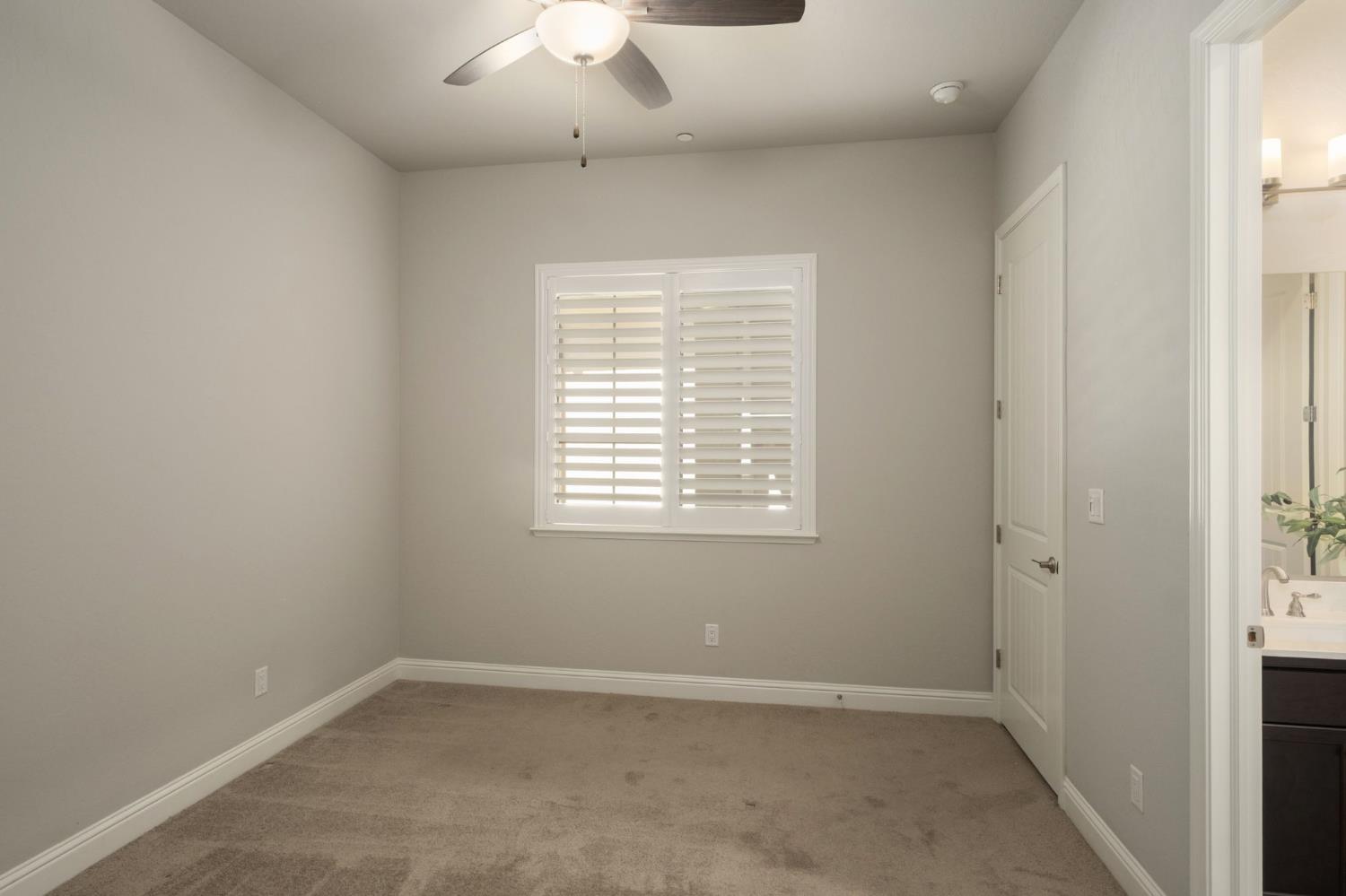 11298 N Via San Toma Dr, Fresno, CA 93730