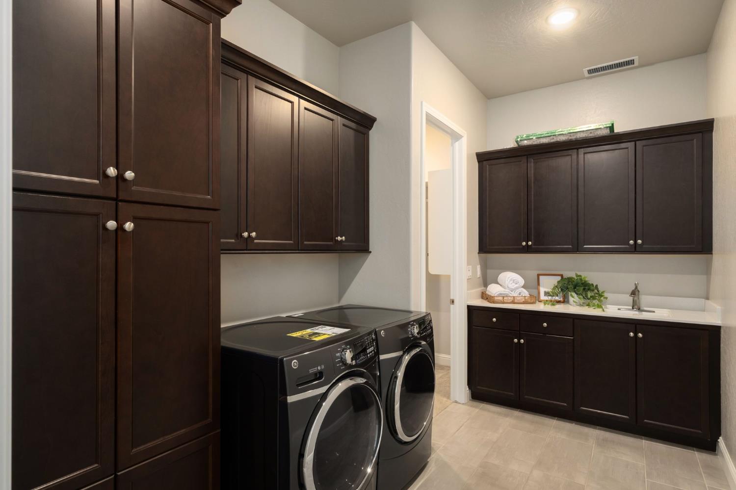 11298 N Via San Toma Dr, Fresno, CA 93730